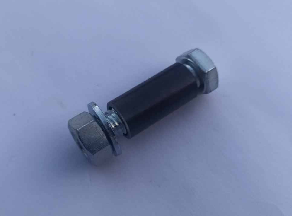 Rozpěrka se šroubem do záchytu pod motor
