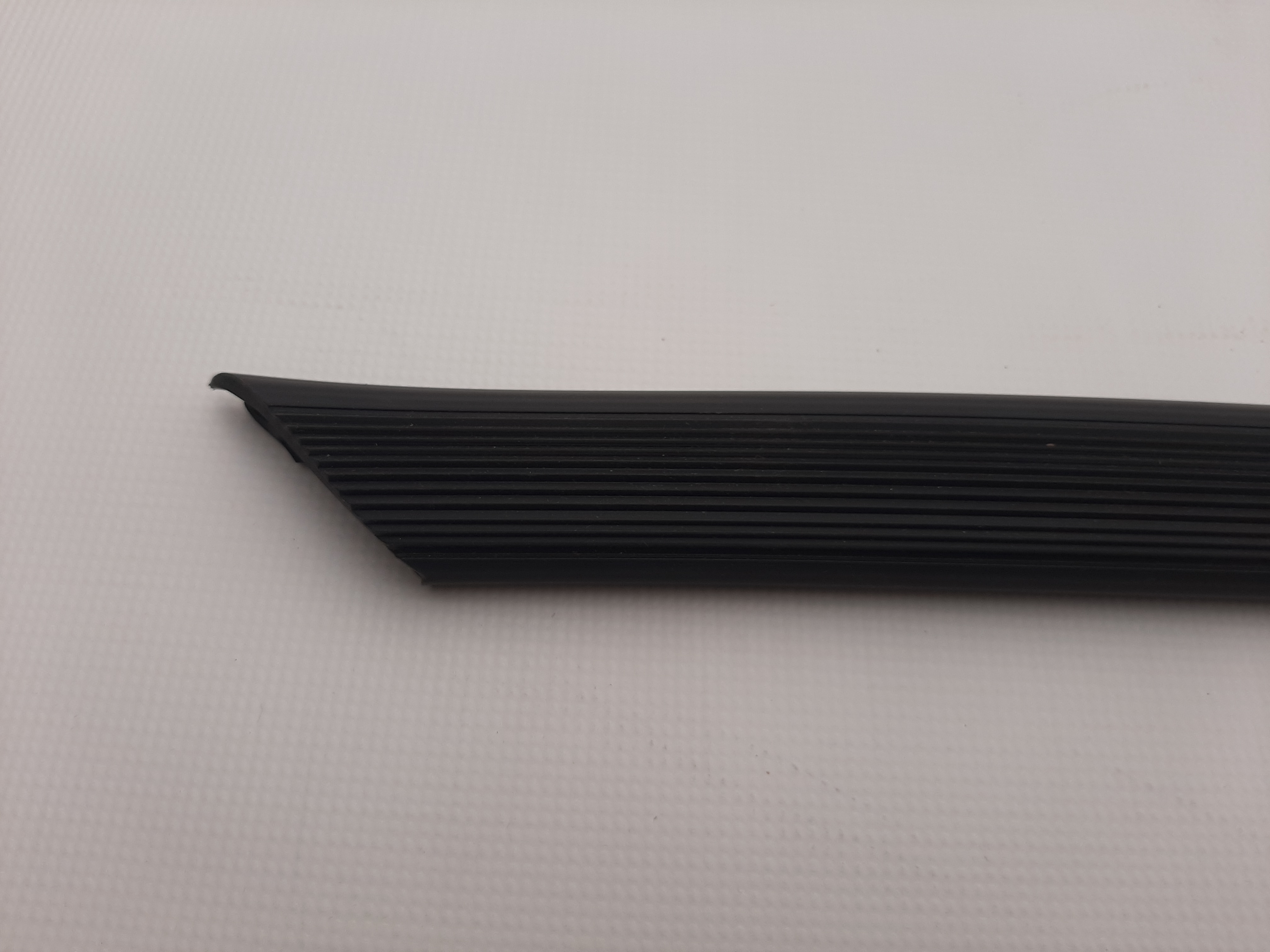 Pryž pod plexi 562