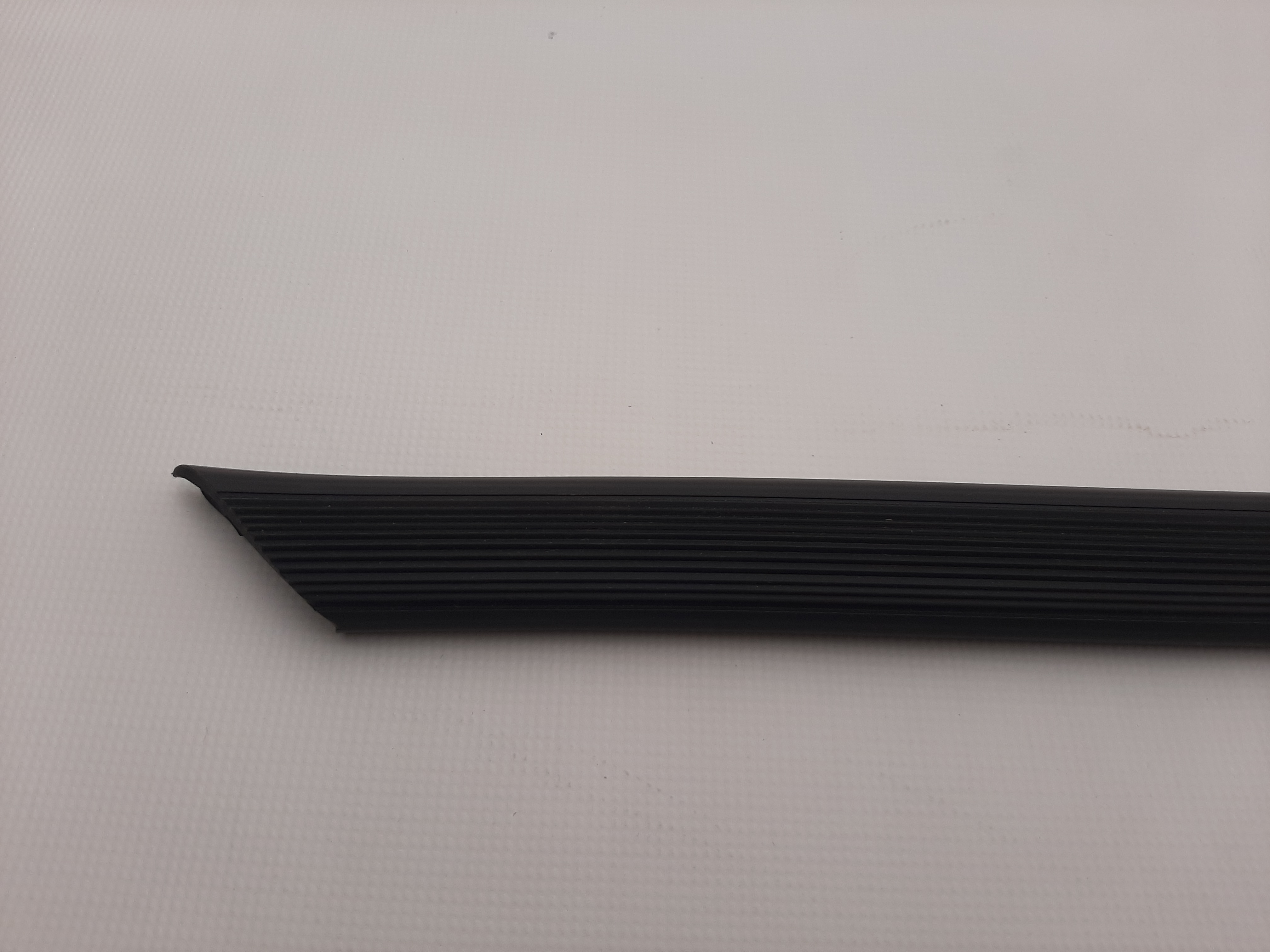 Pryž pod plexi 562